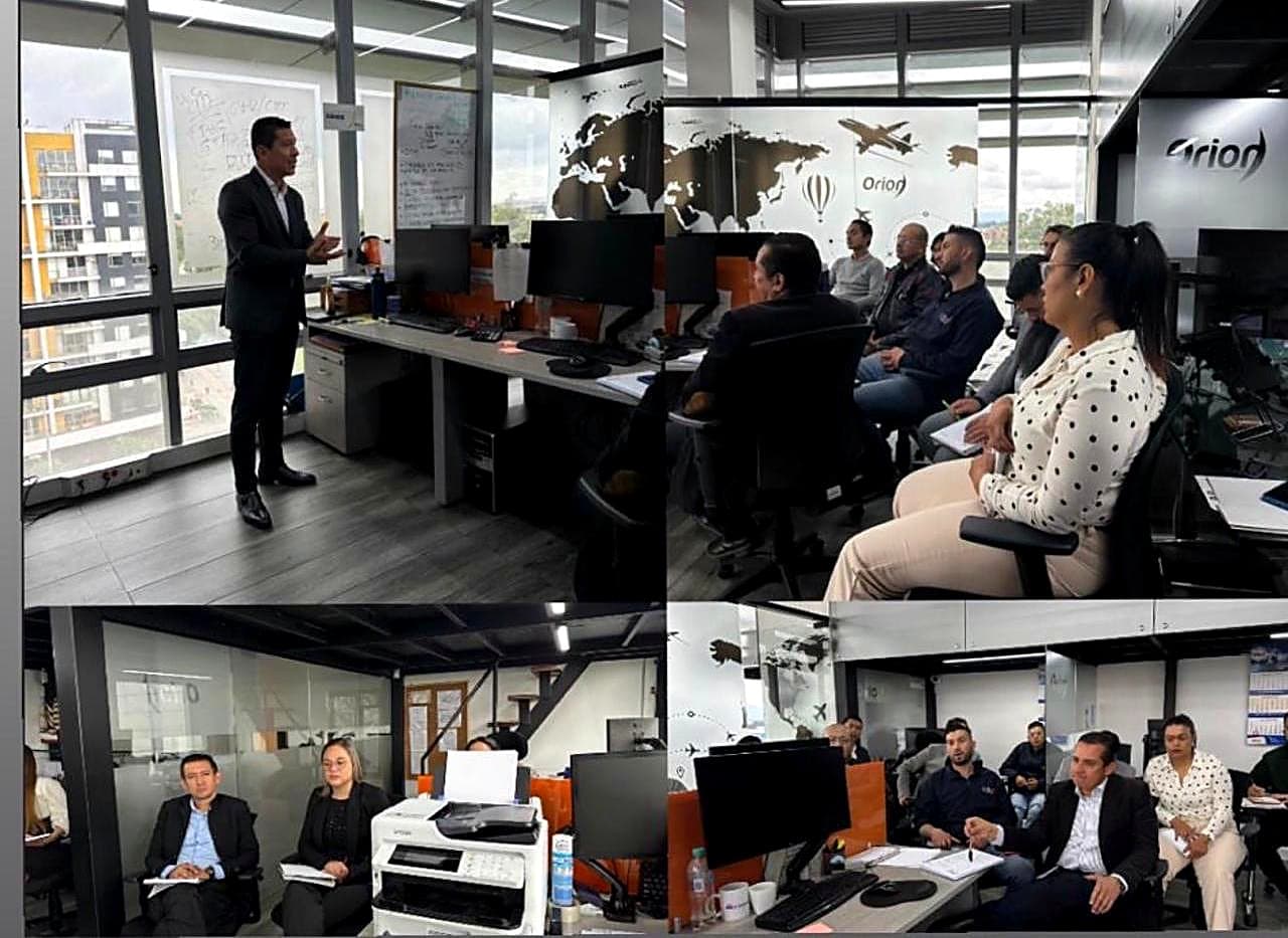 Equipo de Orion Express Cargo en capacitación interna